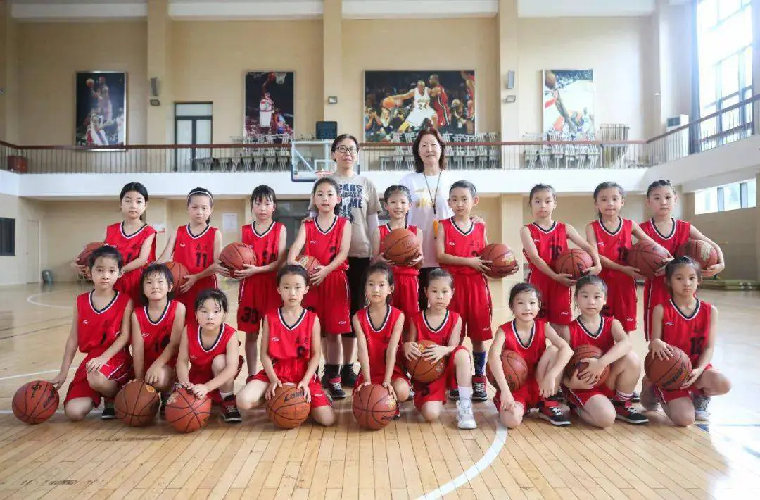 如何帮助青少年篮球运动员处理比赛中的情绪波动_1